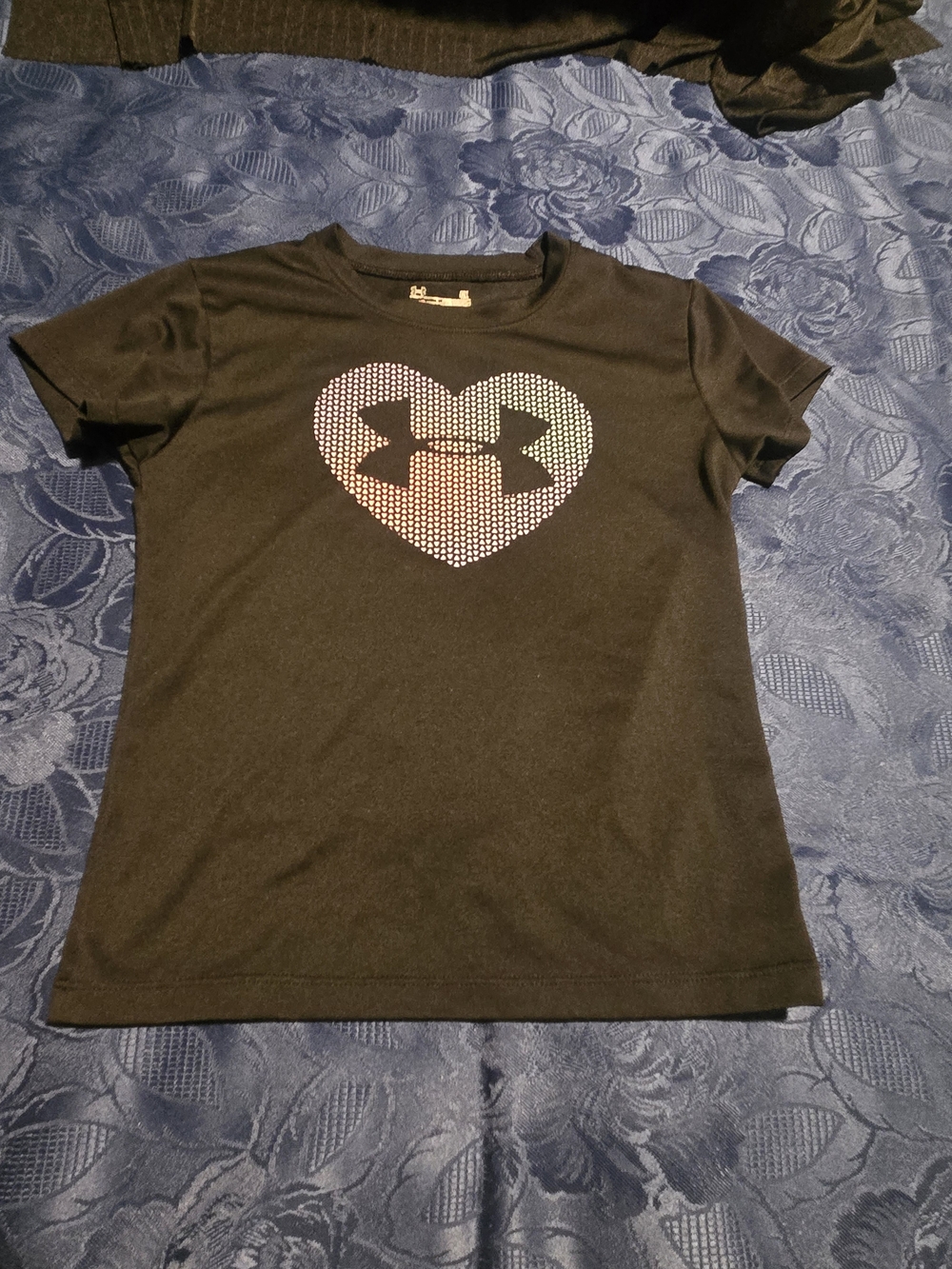 Under Armour Girls' Black Heart Logo Short Sleeve Tee